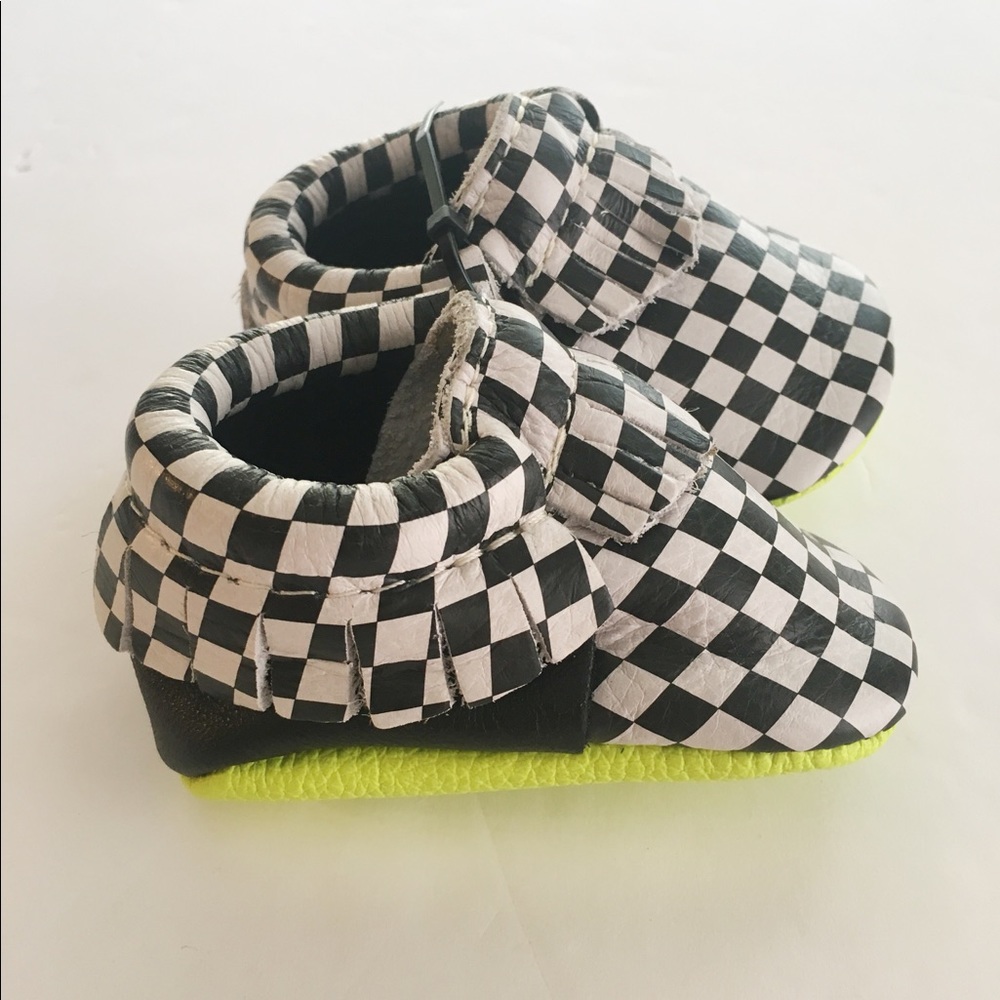 Freshly Picked Moccasins - Neon black/white